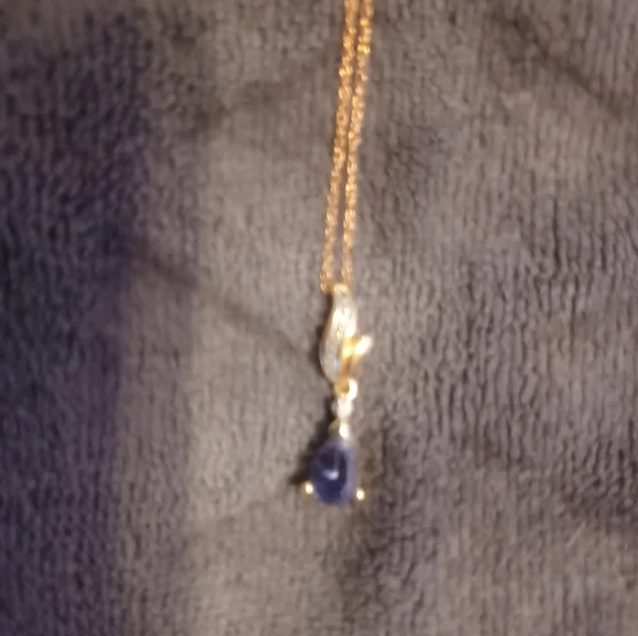 10kt gold Iolite Pendant with 18k gold over Sterling silver chain. 17 inches. - Picture 2 of 3